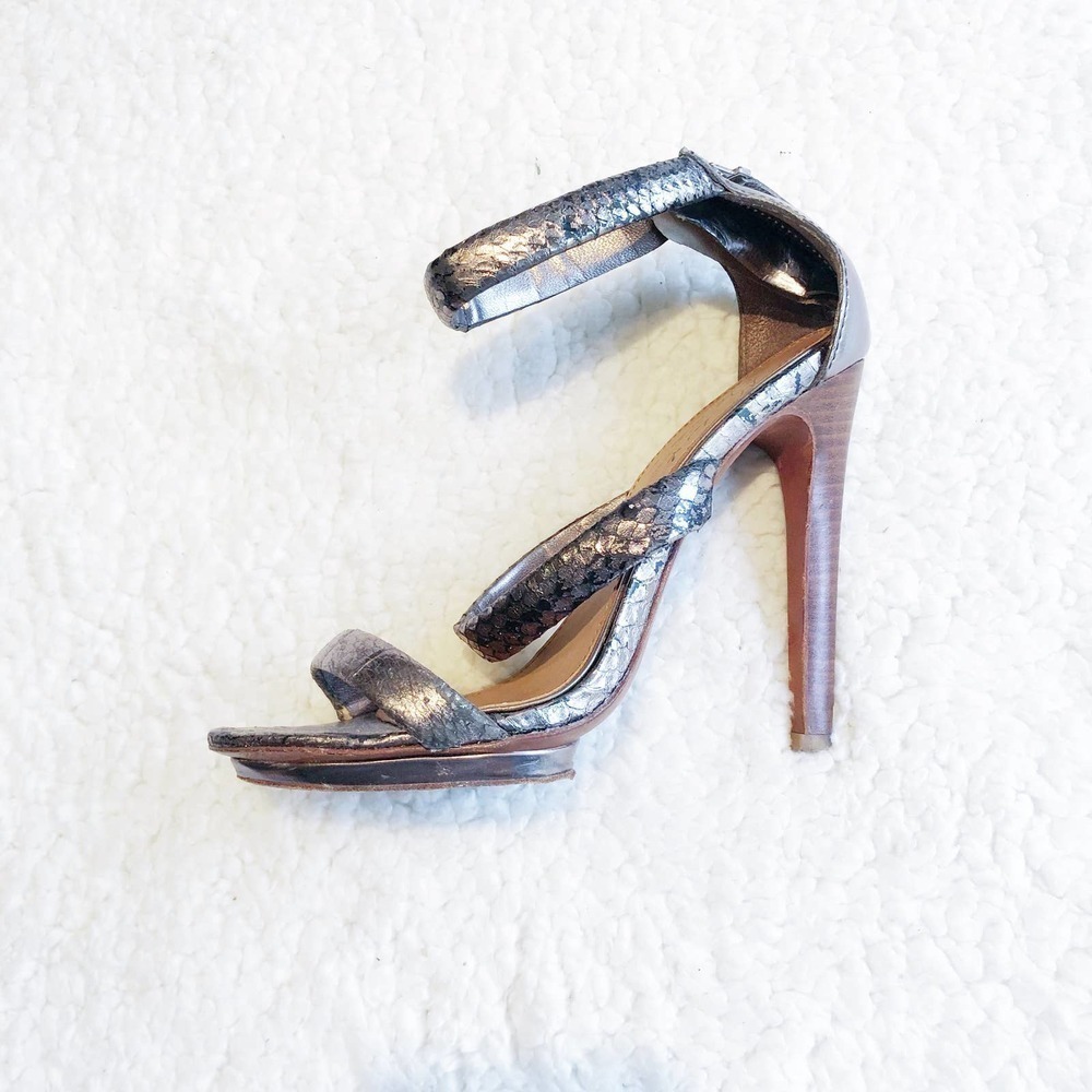 Badgley Mischka Silver Embossed Heeled Sandal sz6 - Picture 5 of 6